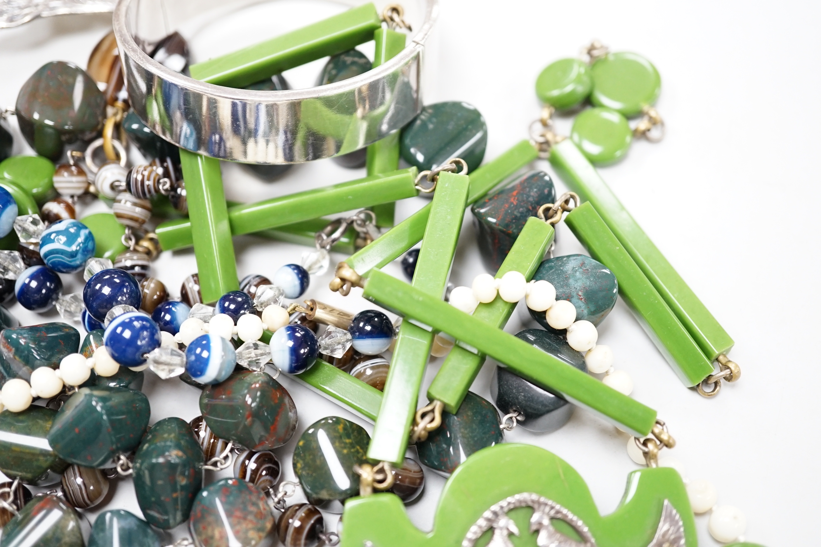 A mixed group of jewellery including graduated white coral bead necklace, bloodstone necklace, banded agate necklace, pair of silver earrings, 925 bangle etc.